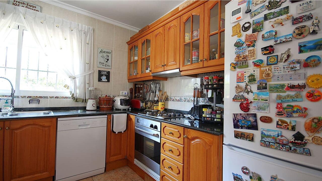 Chalet de 3 habitaciones en Orba en venta con piscina - 475.000 € (Ref: 9716679)