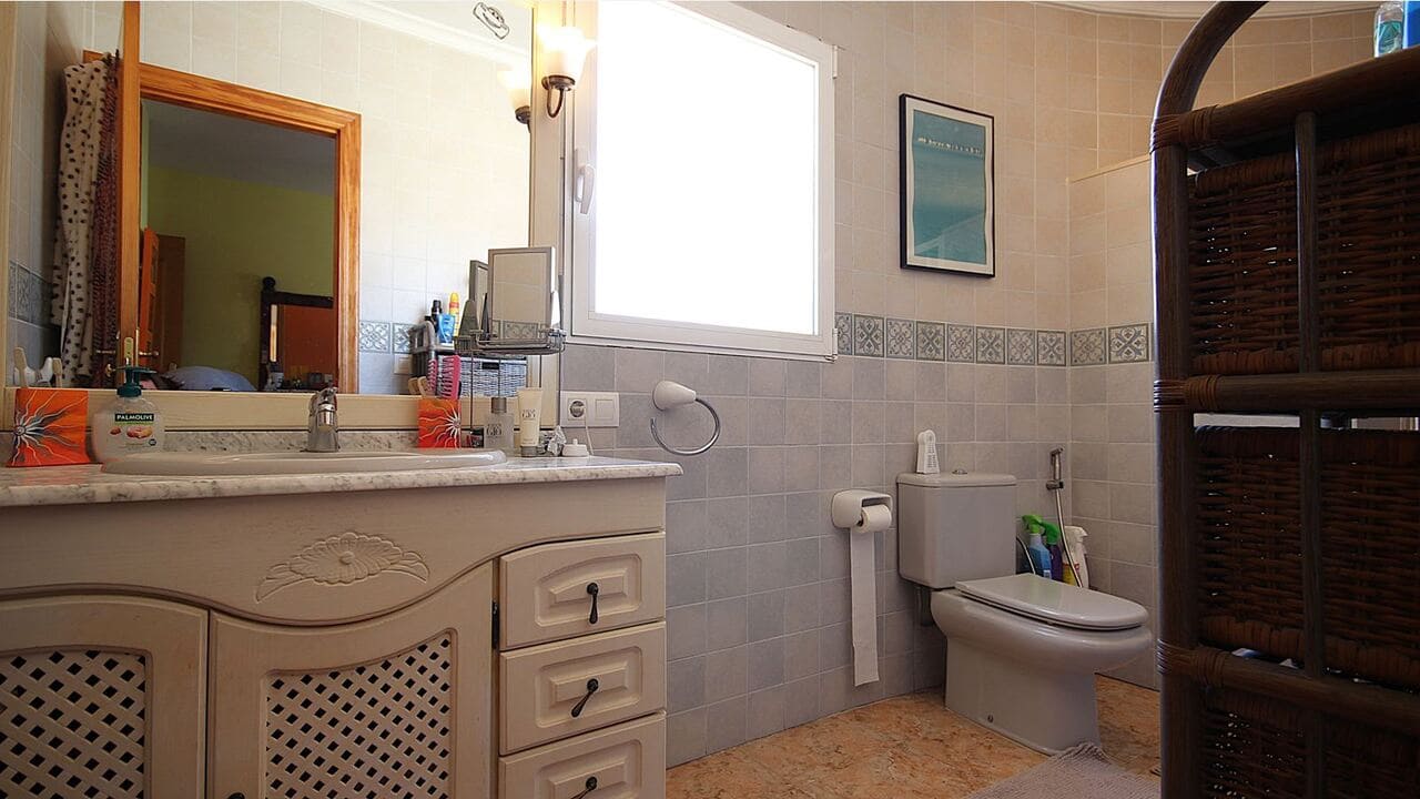 Chalet de 3 habitaciones en Orba en venta con piscina - 475.000 € (Ref: 9716679)