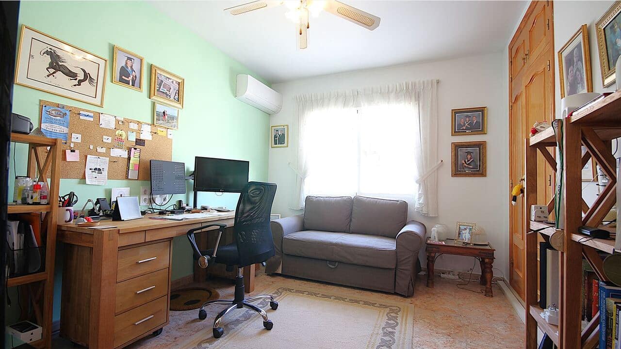 Chalet de 3 habitaciones en Orba en venta con piscina - 475.000 € (Ref: 9716679)