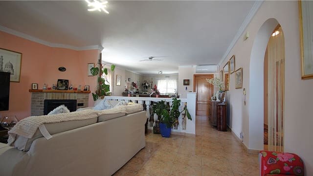 3 chambre Villa/Maison à vendre à Orba avec piscine - 475 000 € (Ref: 9716679)