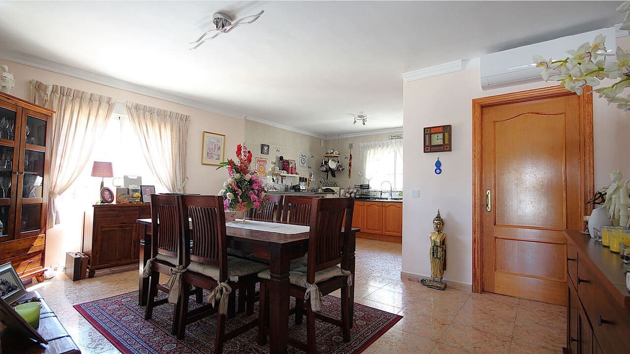 Chalet de 3 habitaciones en Orba en venta con piscina - 475.000 € (Ref: 9716679)