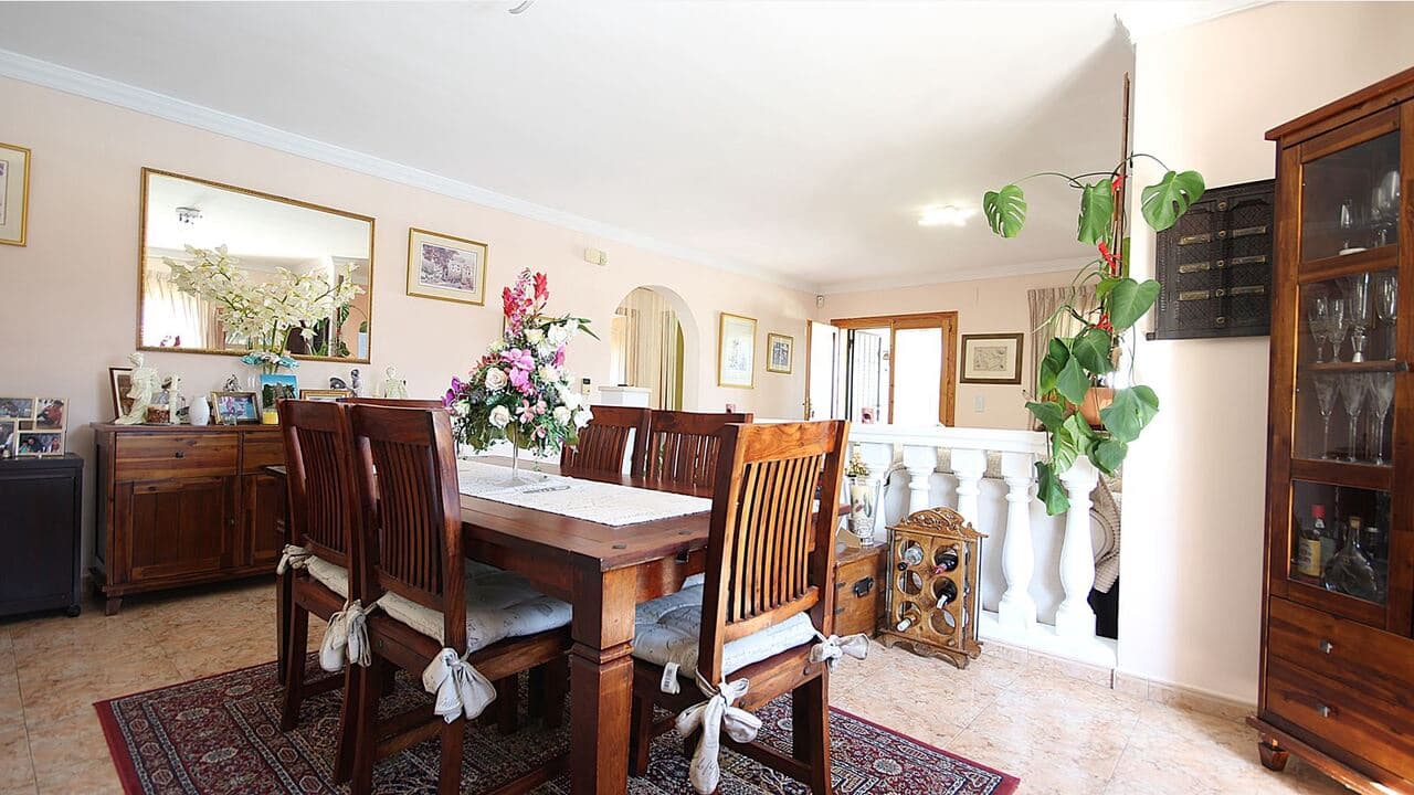 Chalet de 3 habitaciones en Orba en venta con piscina - 475.000 € (Ref: 9716679)