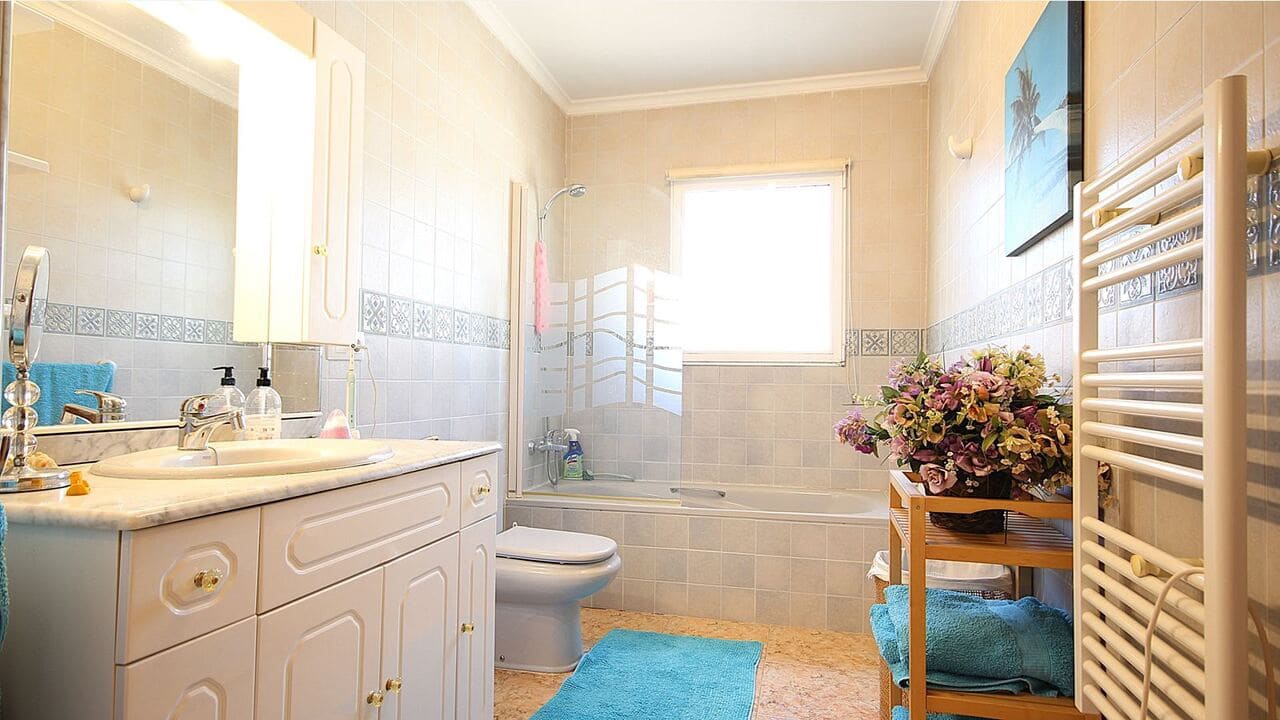 Chalet de 3 habitaciones en Orba en venta con piscina - 475.000 € (Ref: 9716679)