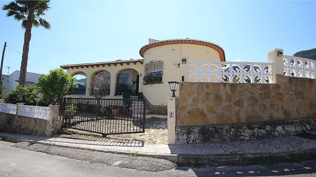 Chalet de 3 habitaciones en Orba en venta con piscina - 475.000 € (Ref: 9716679)