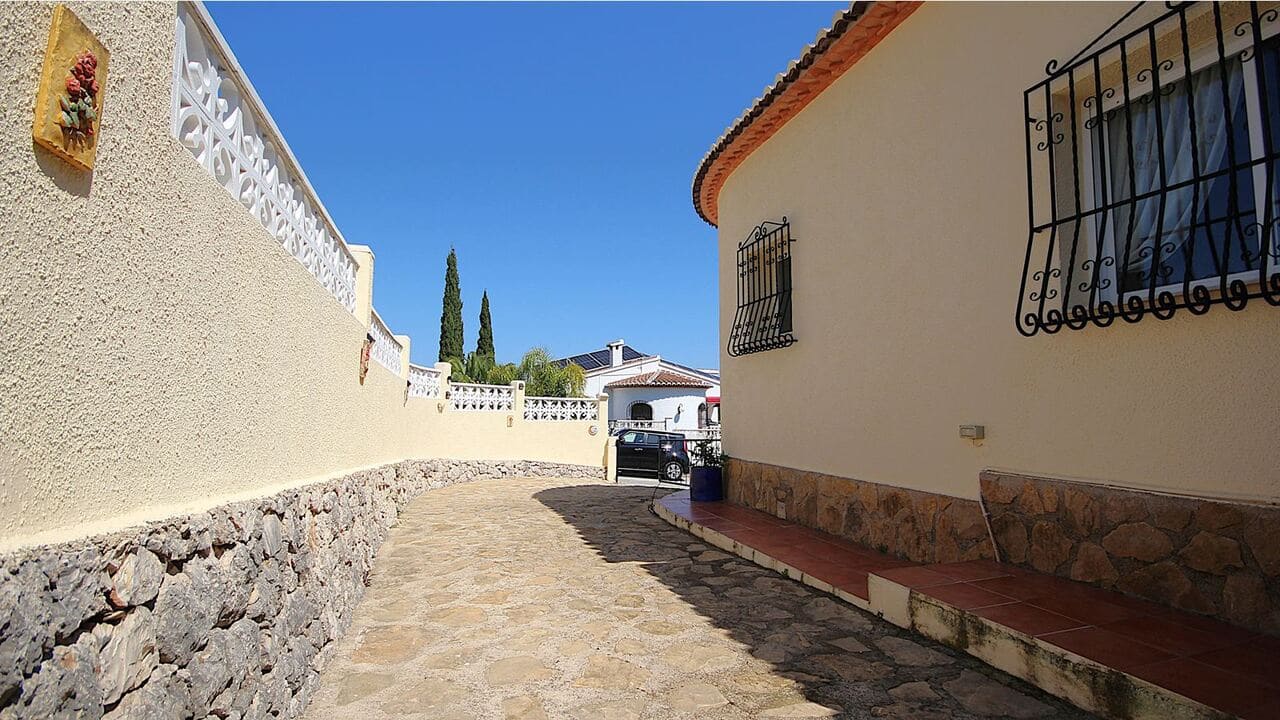 Chalet de 3 habitaciones en Orba en venta con piscina - 475.000 € (Ref: 9716679)