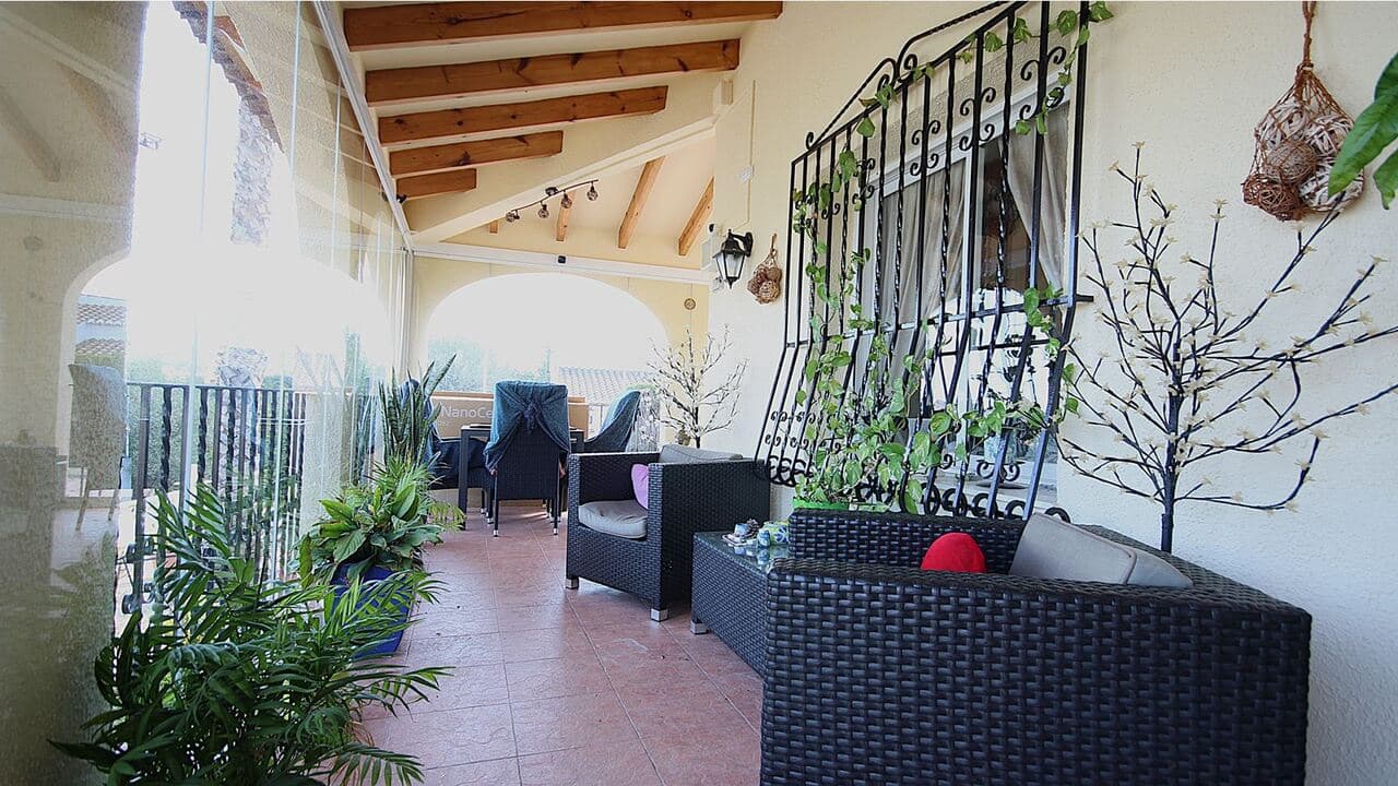 Chalet de 3 habitaciones en Orba en venta con piscina - 475.000 € (Ref: 9716679)