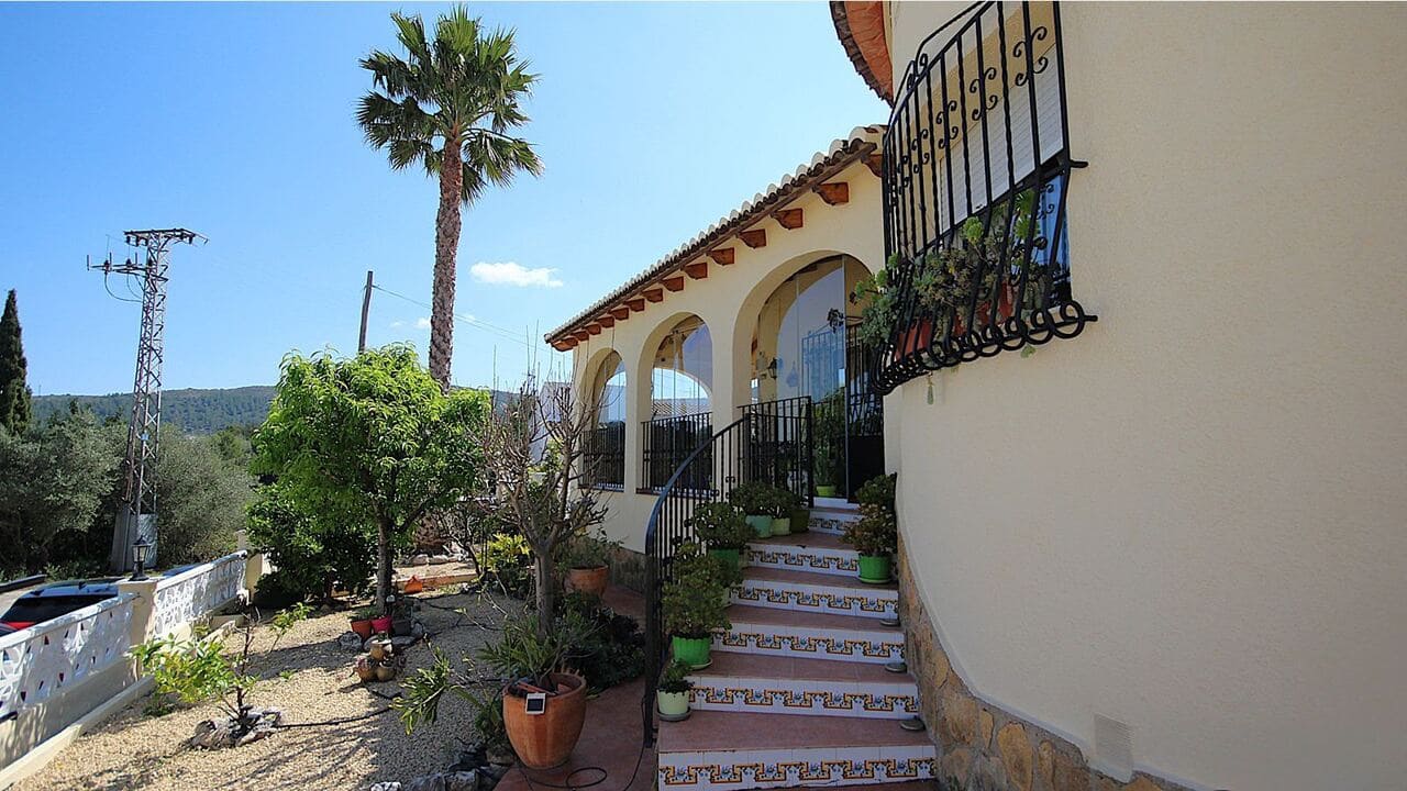 Chalet de 3 habitaciones en Orba en venta con piscina - 475.000 € (Ref: 9716679)