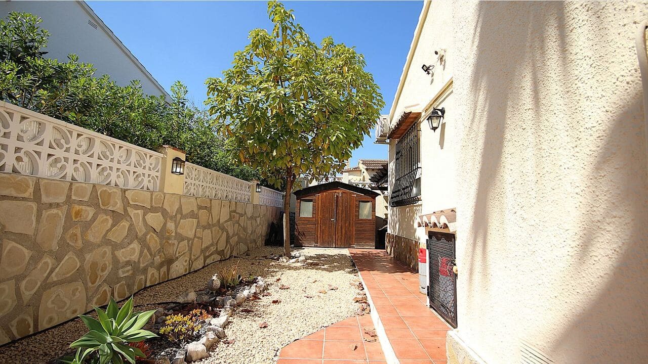 Chalet de 3 habitaciones en Orba en venta con piscina - 475.000 € (Ref: 9716679)