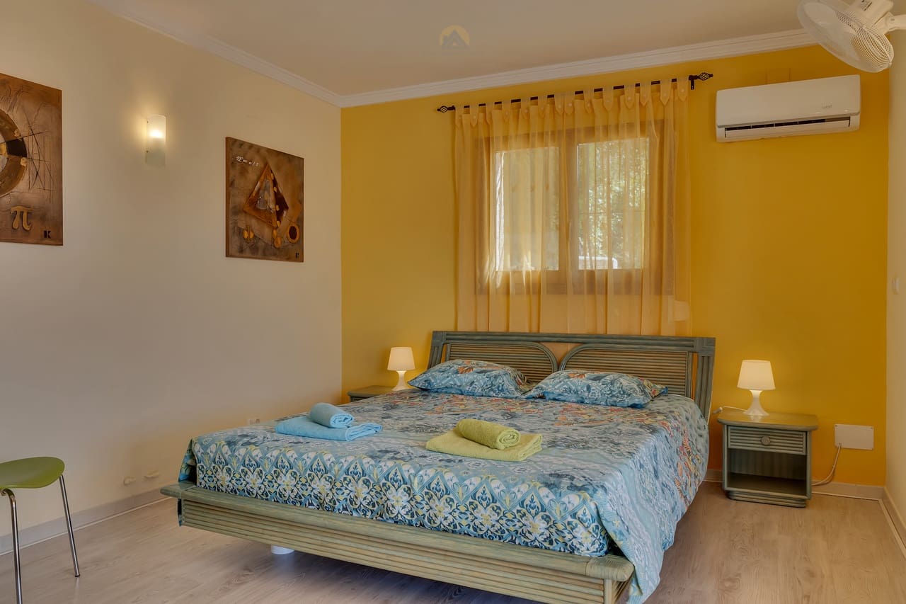 7 chambre Villa/Maison à vendre à Jalon / Xalo avec piscine - 599 000 € (Ref: 9810416)