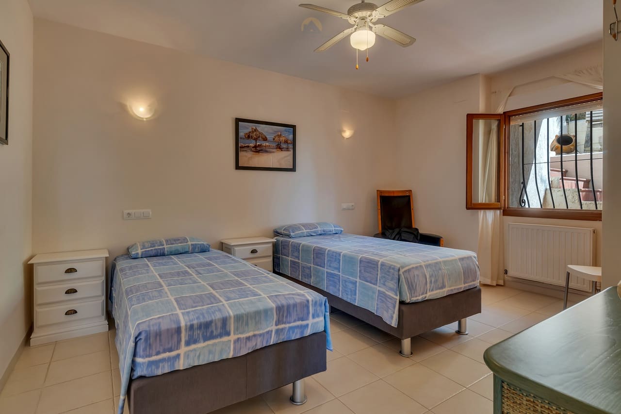 7 chambre Villa/Maison à vendre à Jalon / Xalo avec piscine - 599 000 € (Ref: 9810416)