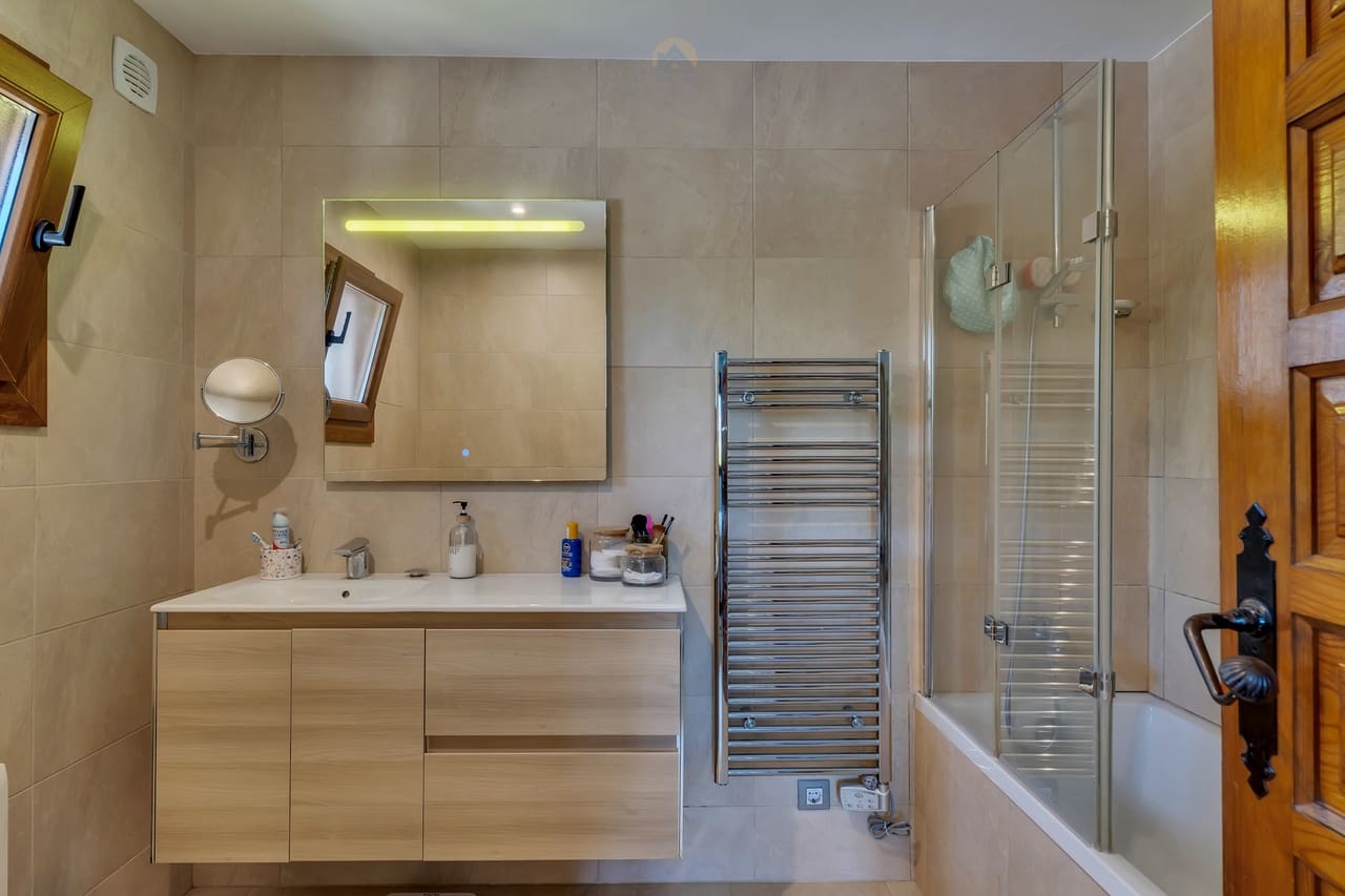 4 soveværelse Villa til salg i Orba med swimmingpool - € 515.000 (Ref: 9812466)