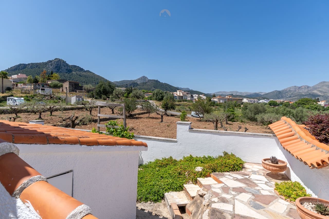 4 soveværelse Villa til salg i Orba med swimmingpool - € 515.000 (Ref: 9812466)