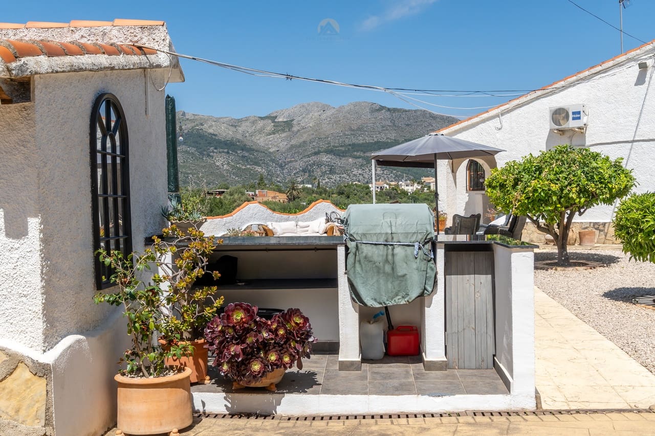 4 soveværelse Villa til salg i Orba med swimmingpool - € 515.000 (Ref: 9812466)