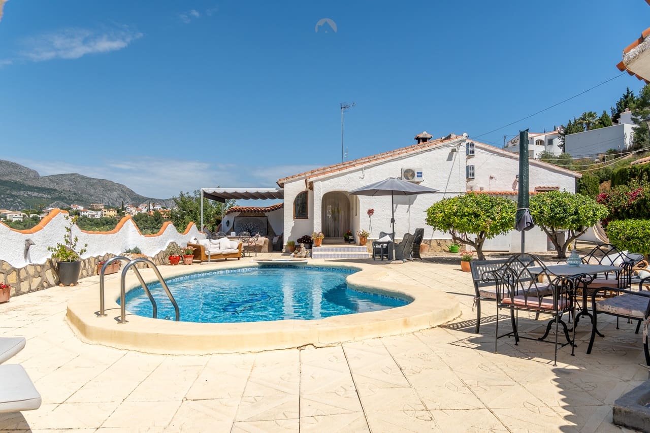 4 soveværelse Villa til salg i Orba med swimmingpool - € 515.000 (Ref: 9812466)