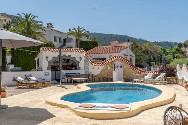 4 soveværelse Villa til salg i Orba med swimmingpool - € 515.000 (Ref: 9812466)
