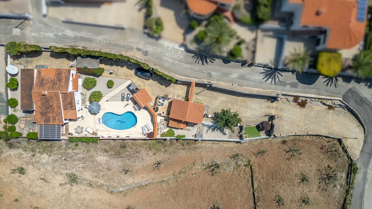 4 soveværelse Villa til salg i Orba med swimmingpool - € 515.000 (Ref: 9812466)