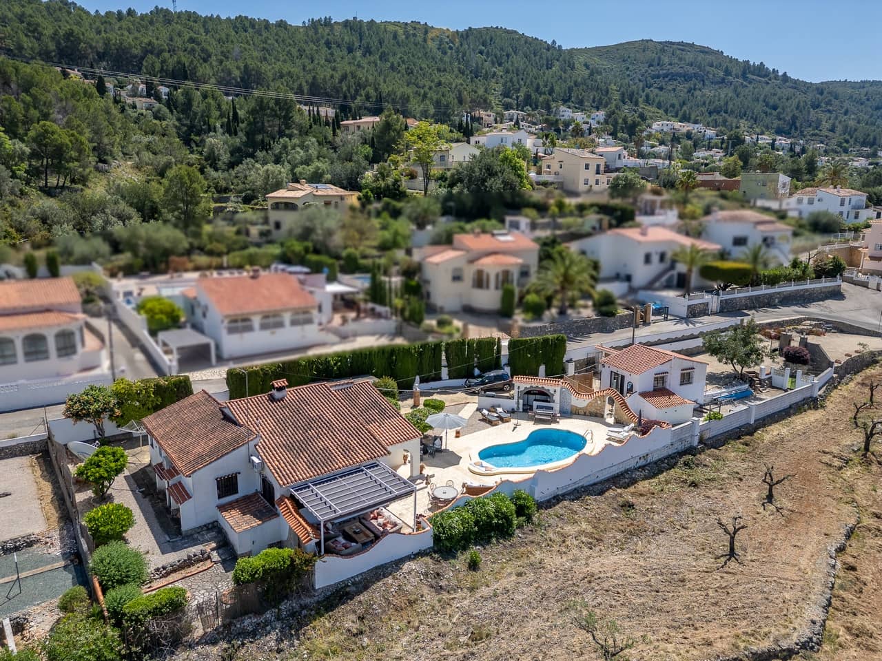 4 soveværelse Villa til salg i Orba med swimmingpool - € 515.000 (Ref: 9812466)