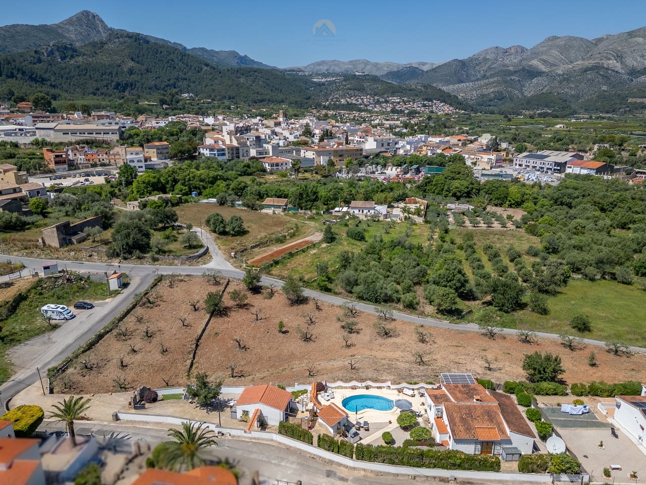 4 soveværelse Villa til salg i Orba med swimmingpool - € 515.000 (Ref: 9812466)