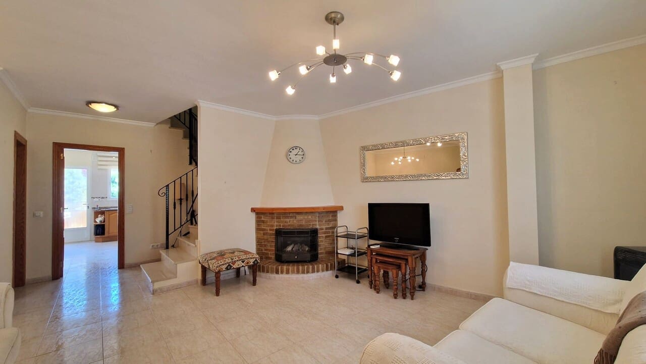 3 bedroom Townhouse for sale in Orba with garage - € 285,000 (Ref: 9861011)