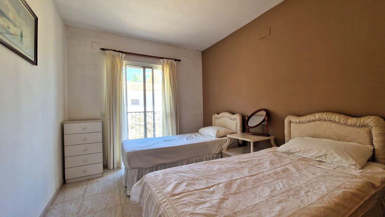 3 bedroom Townhouse for sale in Orba with garage - € 285,000 (Ref: 9861011)