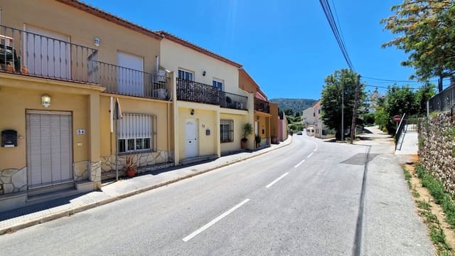 3 bedroom Townhouse for sale in Orba with garage - € 285,000 (Ref: 9861011)
