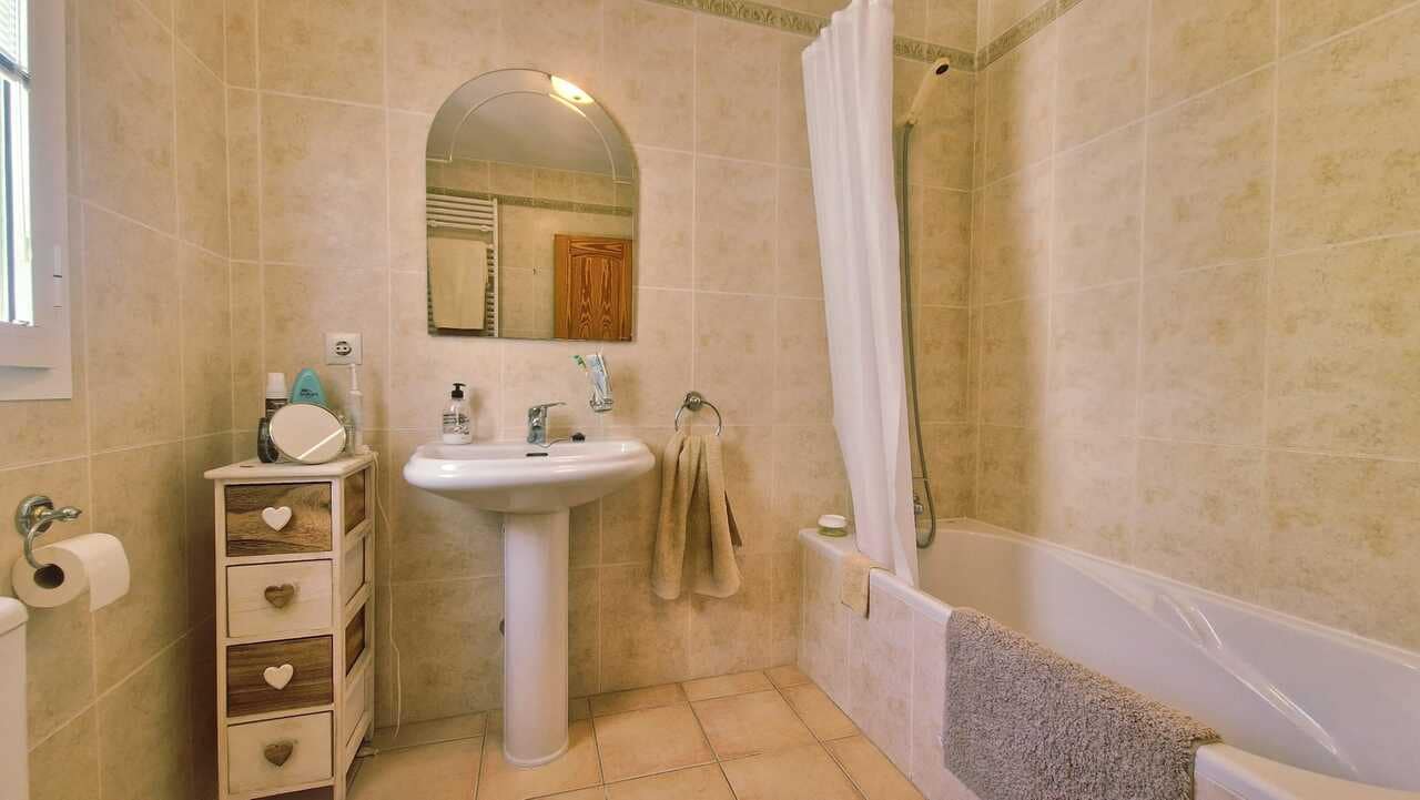 3 bedroom Villa for sale in Jalon / Xalo with pool - € 279,000 (Ref: 9863562)