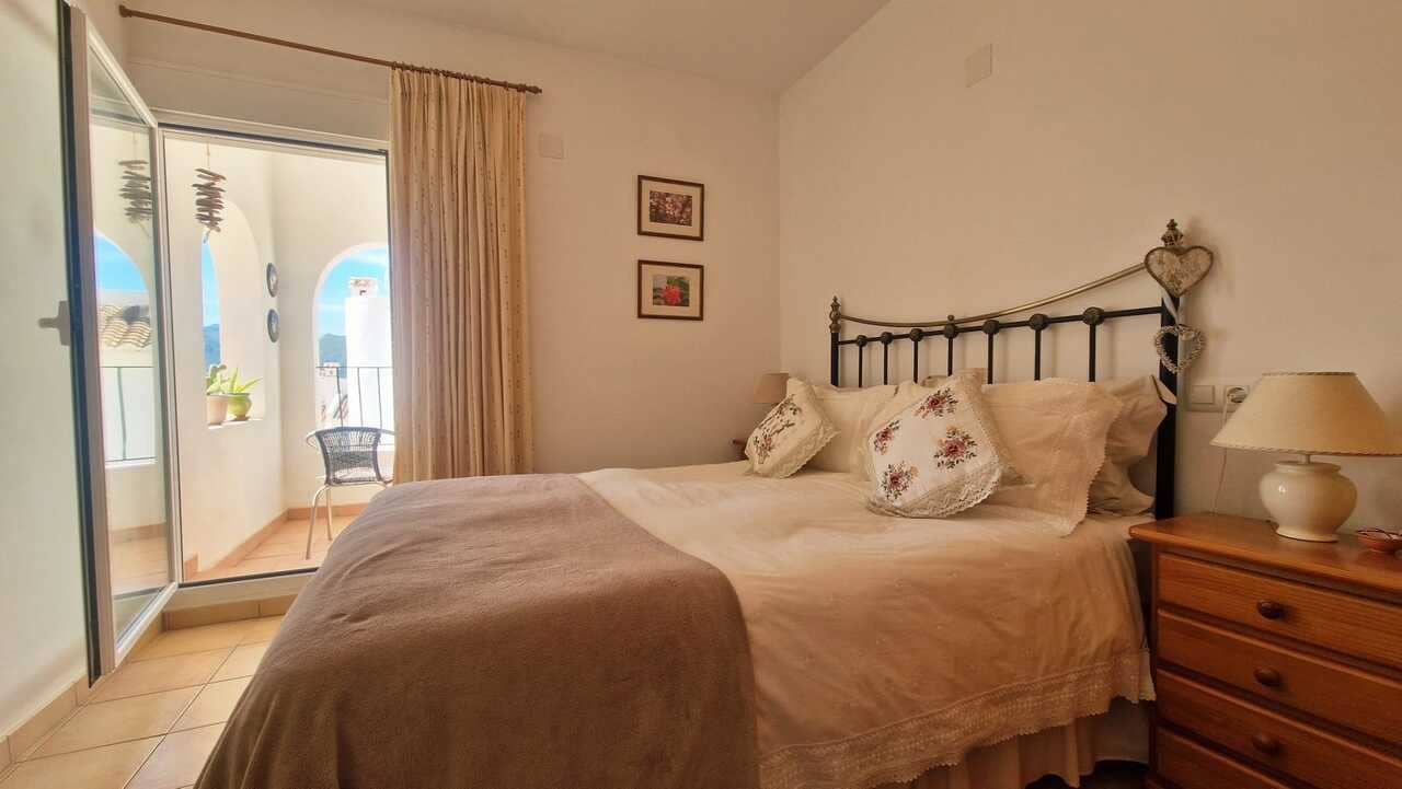 3 bedroom Villa for sale in Jalon / Xalo with pool - € 279,000 (Ref: 9863562)