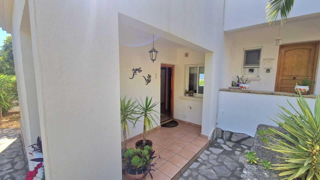 3 bedroom Villa for sale in Jalon / Xalo with pool - € 279,000 (Ref: 9863562)