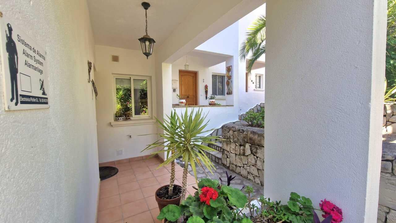 3 bedroom Villa for sale in Jalon / Xalo with pool - € 279,000 (Ref: 9863562)