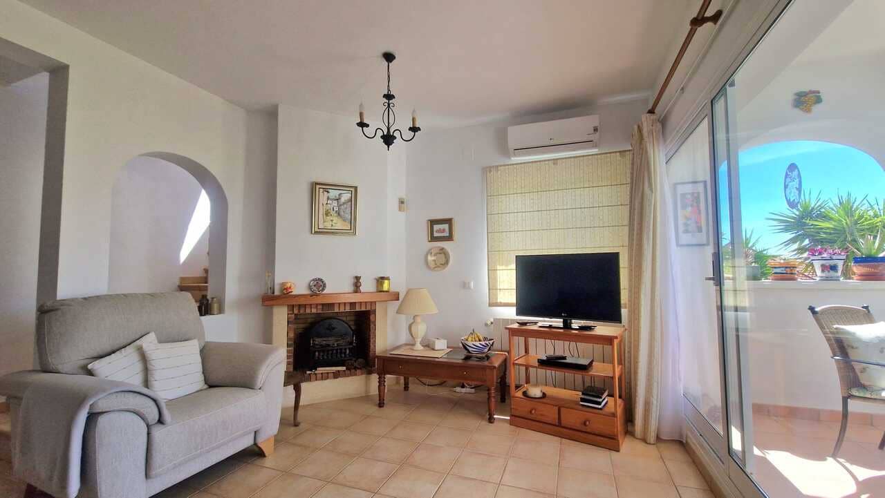 3 bedroom Villa for sale in Jalon / Xalo with pool - € 279,000 (Ref: 9863562)