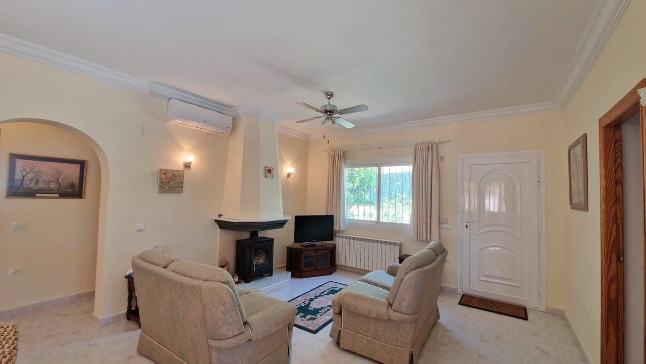 3 bedroom Villa for sale in Alcalali / Alcanali with pool - € 349,000 (Ref: 9898408)