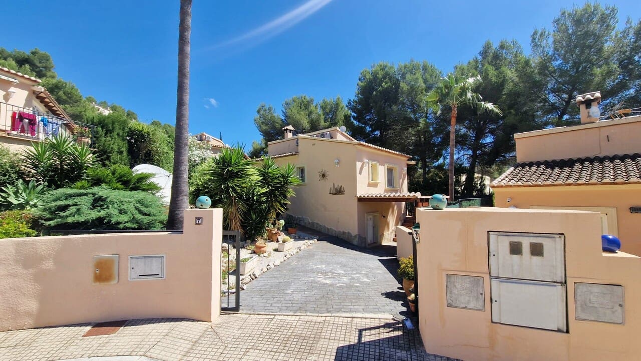 3 bedroom Villa for sale in Alcalali / Alcanali with pool - € 349,000 (Ref: 9898408)