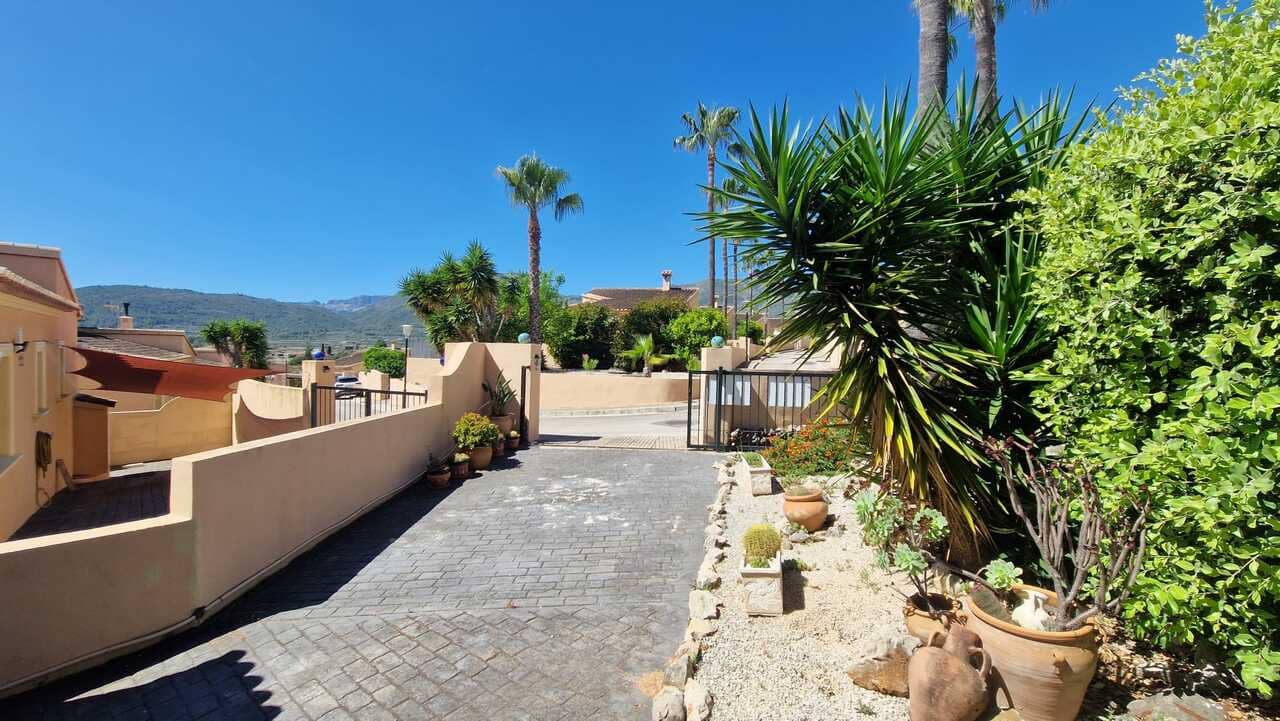 3 bedroom Villa for sale in Alcalali / Alcanali with pool - € 349,000 (Ref: 9898408)