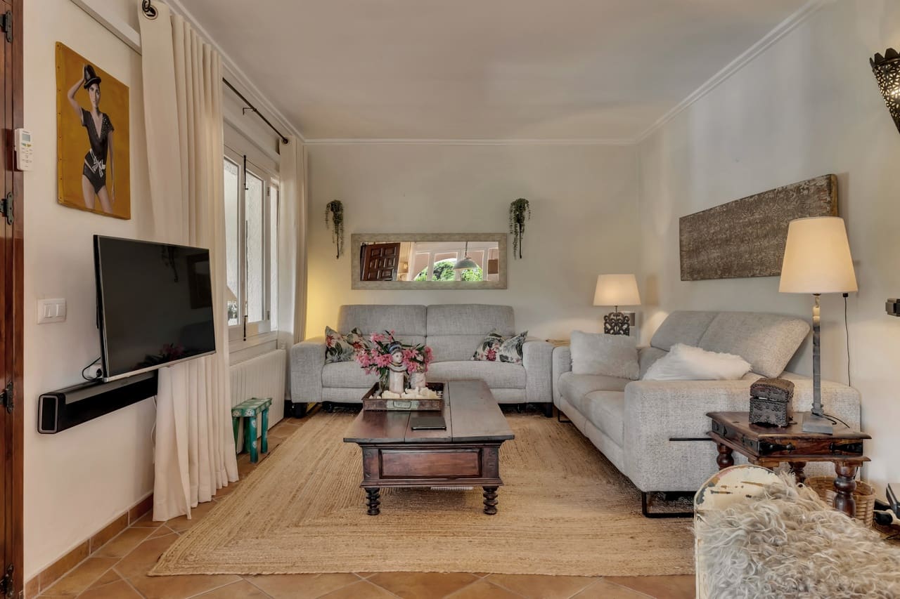 2 bedroom Villa for sale in Jalon / Xalo with pool garage - € 675,000 (Ref: 9921099)