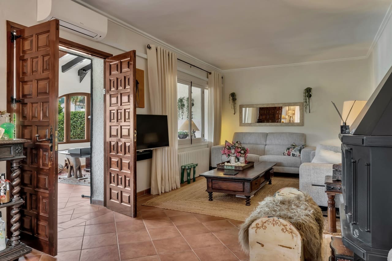 2 bedroom Villa for sale in Jalon / Xalo with pool garage - € 675,000 (Ref: 9921099)