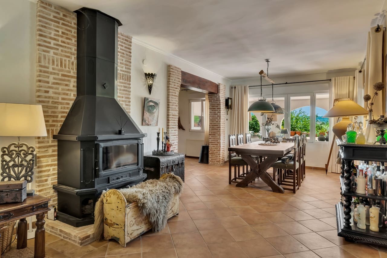 2 bedroom Villa for sale in Jalon / Xalo with pool garage - € 675,000 (Ref: 9921099)