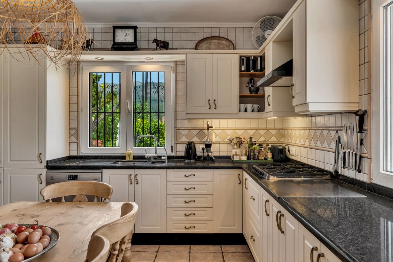 2 bedroom Villa for sale in Jalon / Xalo with pool garage - € 675,000 (Ref: 9921099)