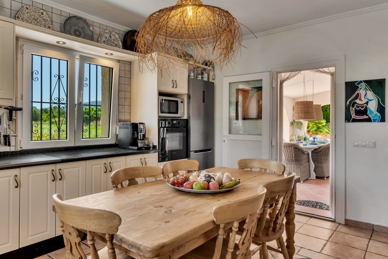 2 bedroom Villa for sale in Jalon / Xalo with pool garage - € 675,000 (Ref: 9921099)
