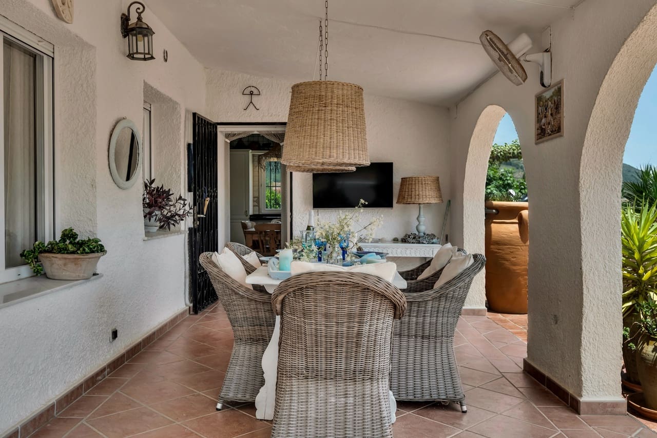 2 bedroom Villa for sale in Jalon / Xalo with pool garage - € 675,000 (Ref: 9921099)