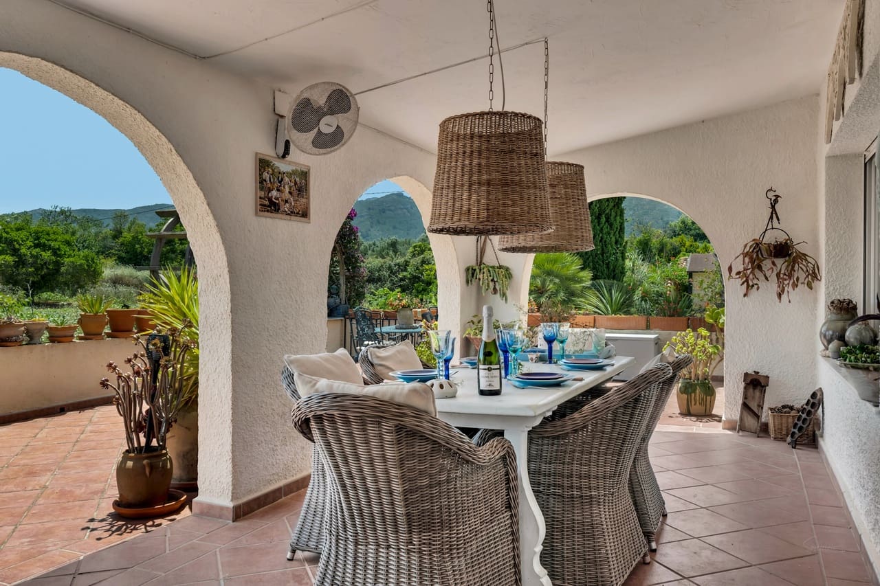 2 bedroom Villa for sale in Jalon / Xalo with pool garage - € 675,000 (Ref: 9921099)