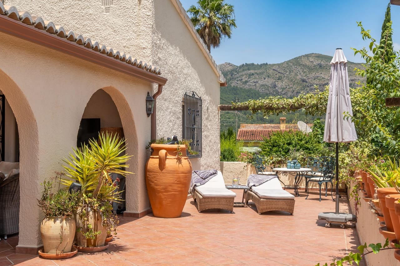2 bedroom Villa for sale in Jalon / Xalo with pool garage - € 675,000 (Ref: 9921099)