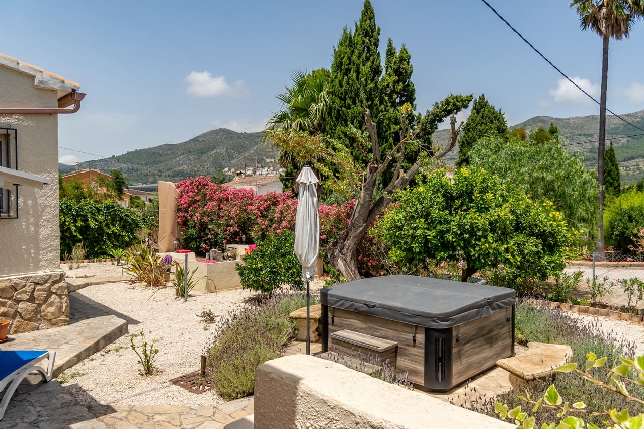2 bedroom Villa for sale in Jalon / Xalo with pool garage - € 675,000 (Ref: 9921099)
