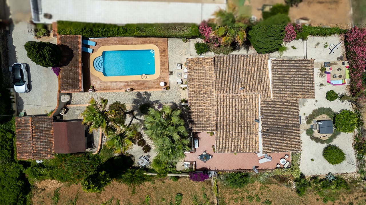 2 bedroom Villa for sale in Jalon / Xalo with pool garage - € 675,000 (Ref: 9921099)