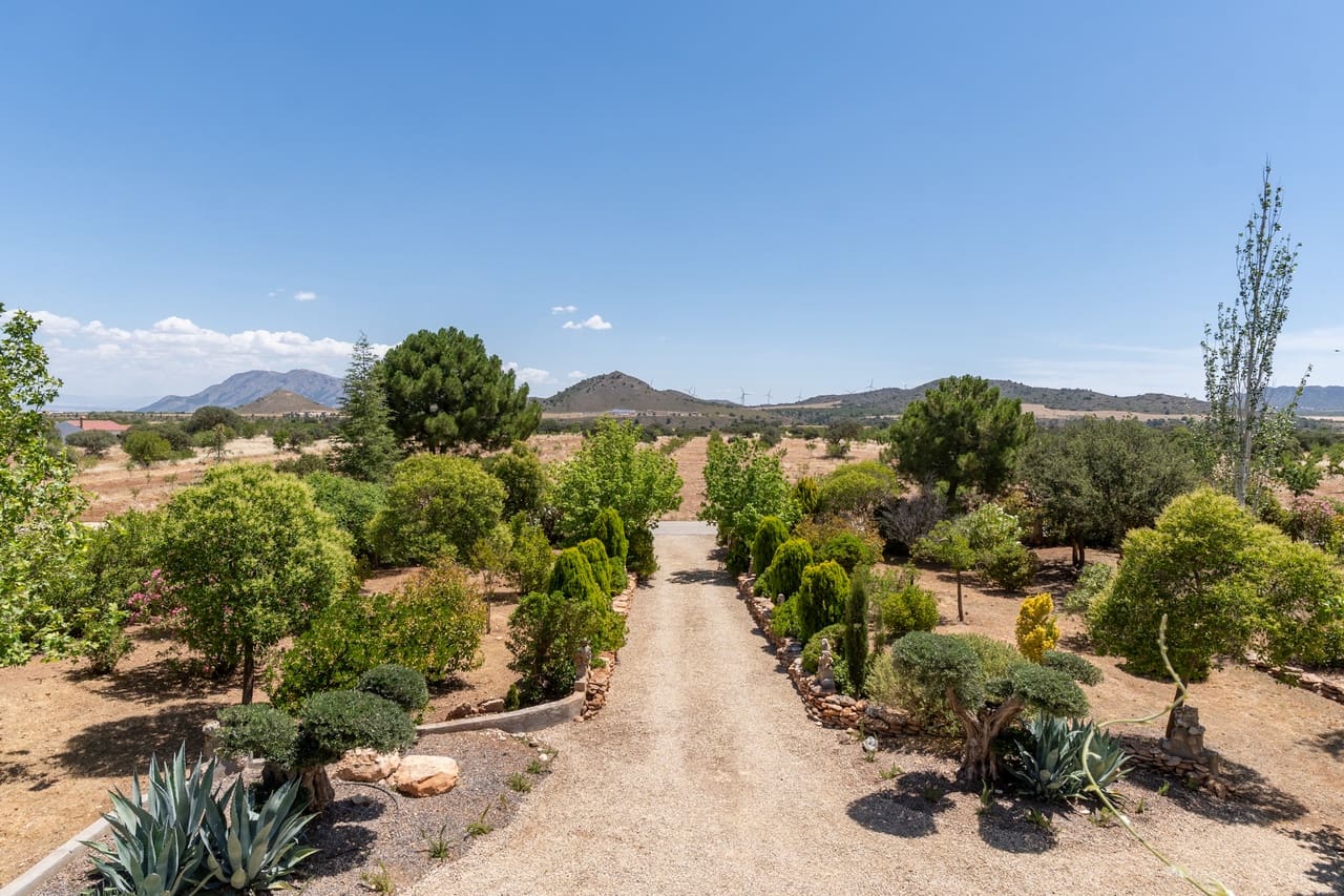 4 bedroom Finca/Country House for sale in Freila with pool garage - € 1,340,000 (Ref: 9922610)