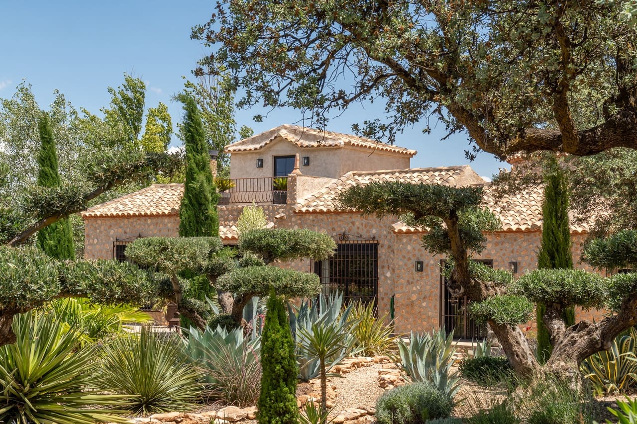 4 bedroom Finca/Country House for sale in Freila with pool garage - € 1,340,000 (Ref: 9922610)