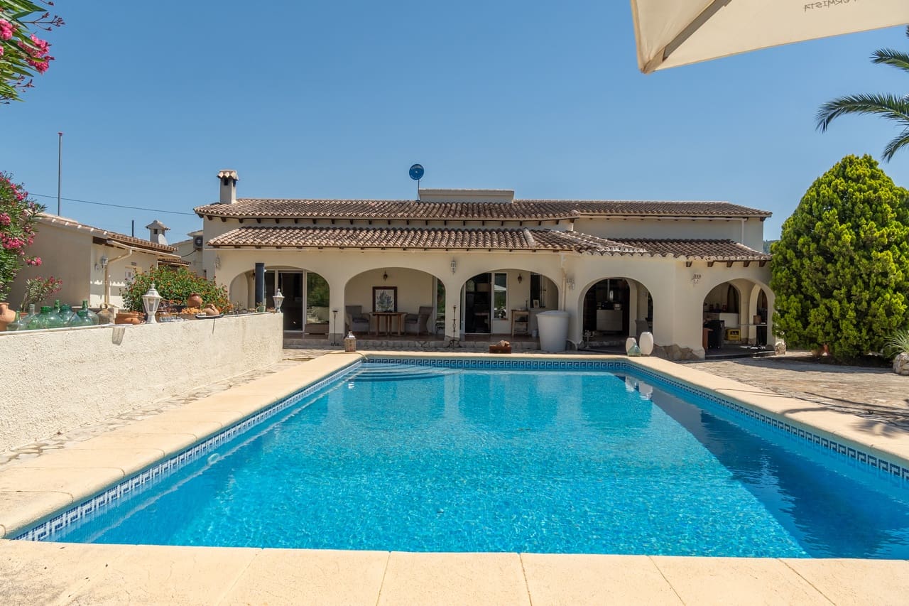3 soveværelse Villa til salg i Lliber med swimmingpool - € 1.250.000 (Ref: 9935210)