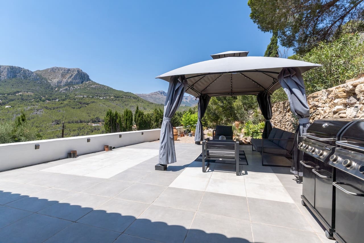 3 slaapkamer Villa te koop in Benissa met zwembad - € 595.000 (Ref: 9953086)