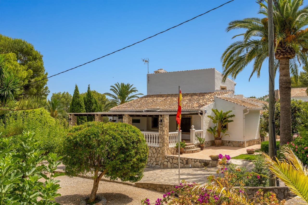 4 soveværelse Villa til salg i Javea / Xabia med swimmingpool garage - € 1.995.000 (Ref: 9975843)