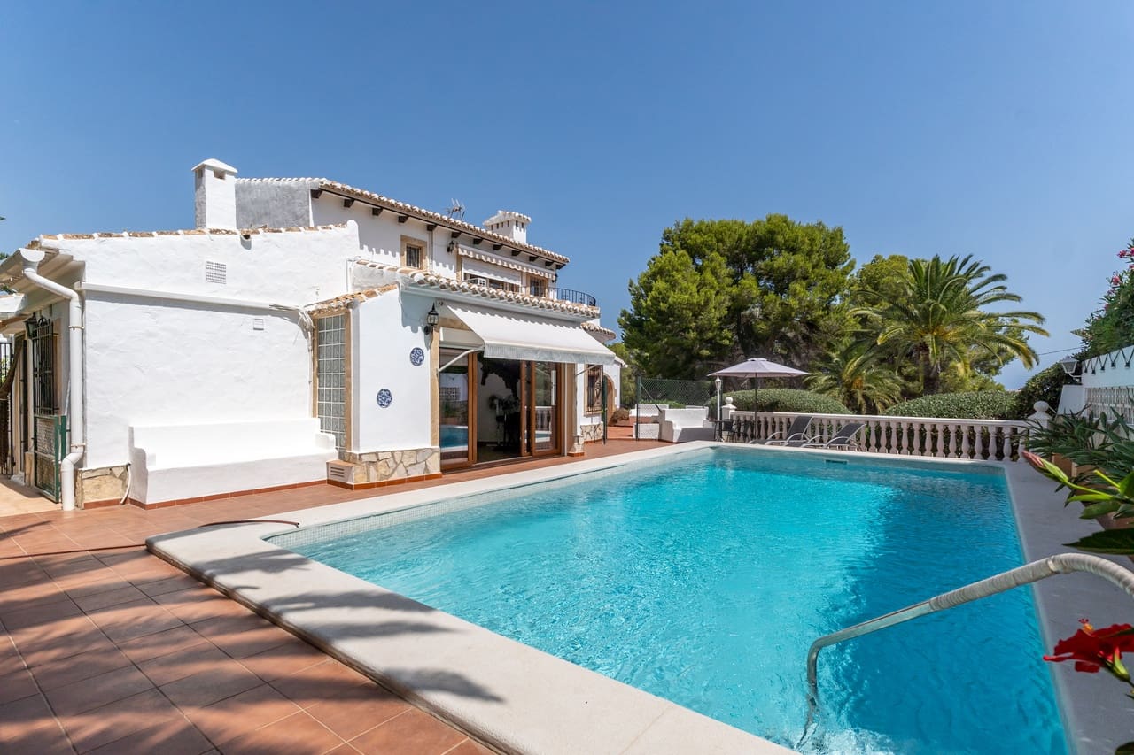 4 soveværelse Villa til salg i Javea / Xabia med swimmingpool garage - € 1.995.000 (Ref: 9975843)
