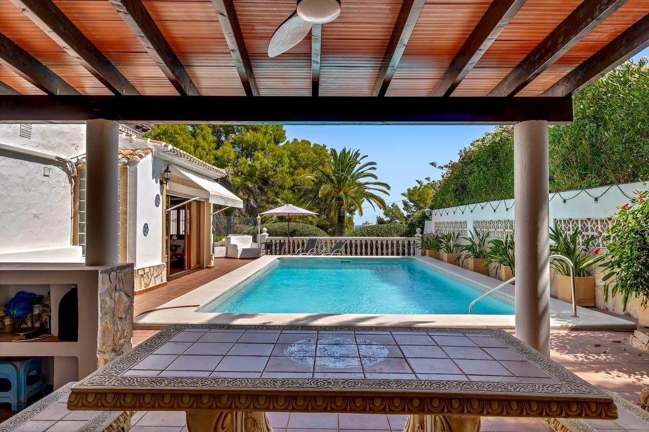 4 soveværelse Villa til salg i Javea / Xabia med swimmingpool garage - € 1.995.000 (Ref: 9975843)